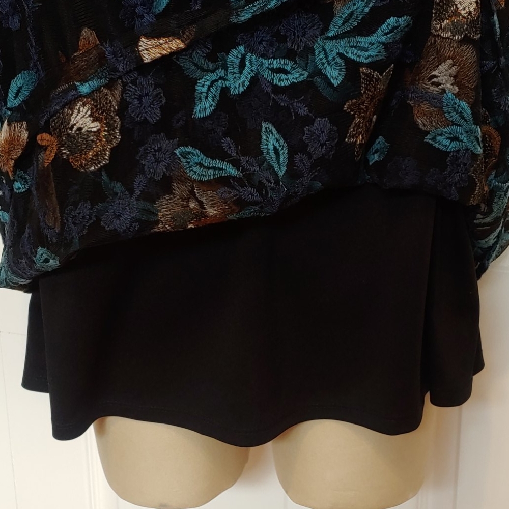 🌿 NWOT Catherines Top - Picture 3 of 10